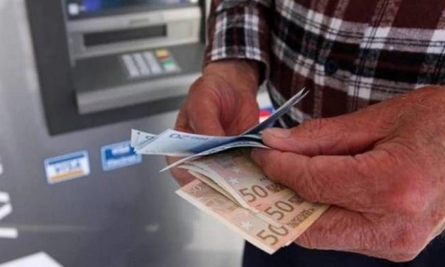 «Μπαλάκι» οι συντάξεις μεταξύ κυβέρνησης και δανειστών -Ποια τα σενάρια